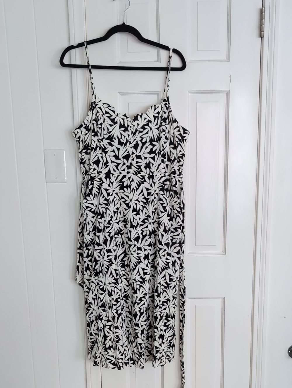 41 Hawthorn Black & White Leaf-Print Slip Midi Dress